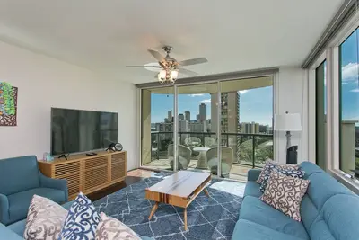 Image de Great resort living in a luxury 2 bed corner unit in Waikiki