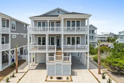 Image de Cheeky Tiki, New Build at Beach Access with Stunning Views + Heated Pool + Tiki Bar + Hot Tub + Game