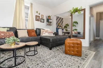 Image de Newly Renovated Home -10 Minutes From Downtown