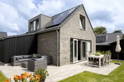 Image de Prachtige ruime villa de Strandwielen, 15 minuten van het strand