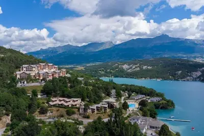 Image de Mobil-homes 4 personnes avec vue lac dans Résidence L'Ecrin du Lac, Chorges