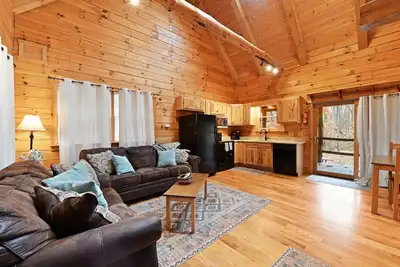Image de Cabin In Hocking Hills! Pet Friendly, Hot Tub, Secluded.