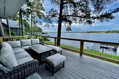 Image de Cutest place on the lake!