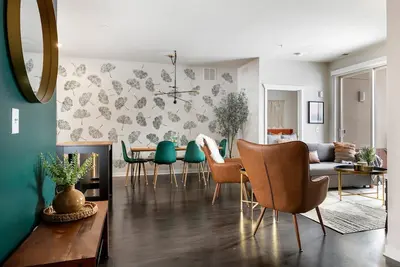 Image de Emerald Oasis: Centrally Located