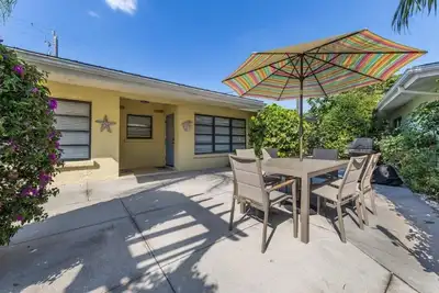 Image de Adorable Bungalow Near the Beach! - Casita West
