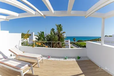 Image de 75m to the beach at Fuente del Gallo, 4 bed 3 bath