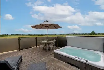 Image de Buttercup lodge - sleeps 4/5 with hot tub & countryside views