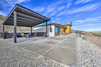 Image de Hilltop Oasis w/ Sweeping Landscape Views