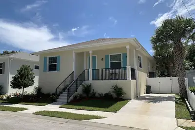 Image de Fun location, walking distance to docks, new pickleball courts & near beaches