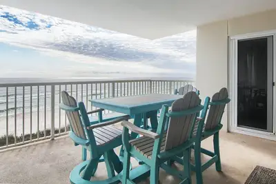 Image de Beach front and we mean Beach Front! 2 Br/2Bath - Sleeps 6 Comfortably