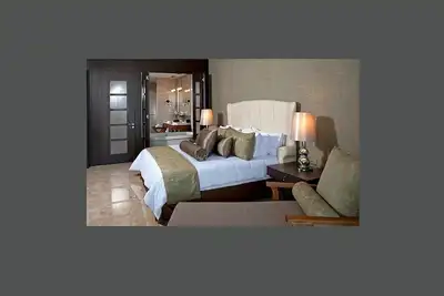Image de Luxury resort with beaches, pools, golf, and restaurants