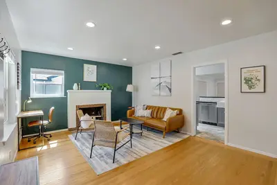 Image de Charming Bungalow in Quiet Tahoe Park Neighborhood