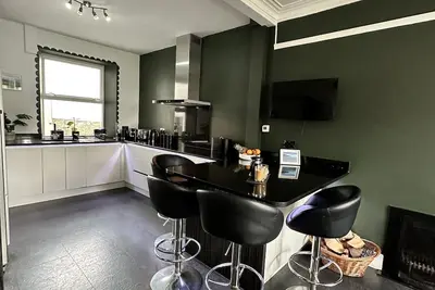 Beautiful House in picturesque Morfa Nefyn. Sleeps 12 and 2 mins from the beach