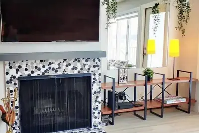 Image de Lakeview 2b/2b Condo Perfect Haven for All Seasons