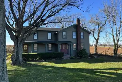 Image de Spacious 5 Br Home w/ Hot Tub in Wine Country on Lake Erie