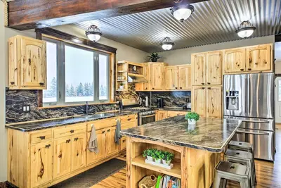Image de All-Season Bonners Ferry Home w/ Views