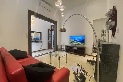 Image de Beautiful Remodeled French Home Premium Kitchen 3 Bdrm @ Residential Center Area