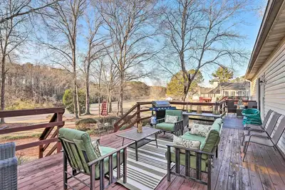 Image de Conyers Vacation Rental w/ Golf Course Views!