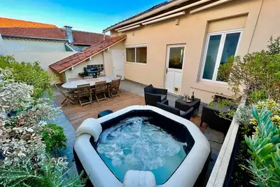 Image de Cannes, mer à 500m, maison rare, avec Jacuzzi