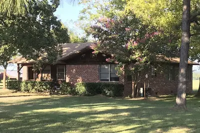Image de Relaxing three bedroom house on our working cattle ranch just outside city limit