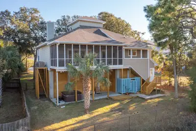 Image de Cooper Cay! Marsh views, Pet friendly, Screen porch, Hot tub, Walk to beach & restaurants