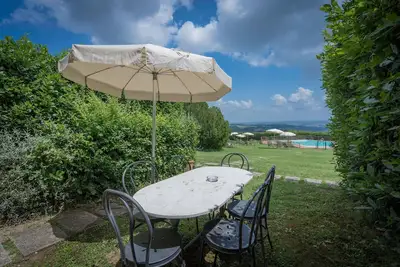 Image de Joli appartement dans une maison de vacances avec piscine, Wifi, climatisation, Tv et parking