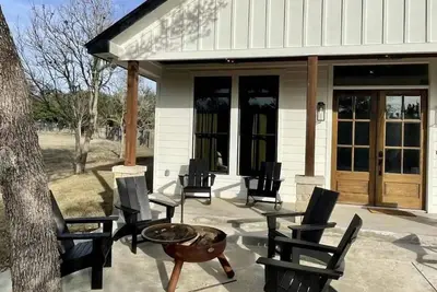 Image de River Access | Firepit | Bbq | Sleeps 12
