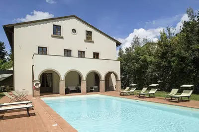 Maison de vacances privée avec climatisation, bain à remous, Wifi, piscine privée, Tv, patio