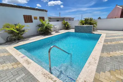 Ocean Breeze Apartments #1 Very central location on the Island!