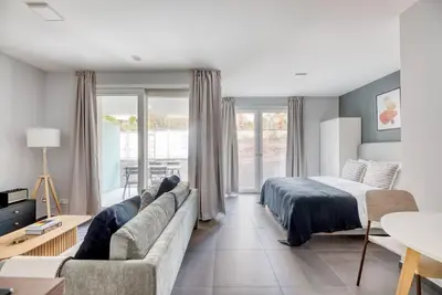 Image de New Mühlenbach Studio w/ Balcony & Elevator nr bus station, by Blueground