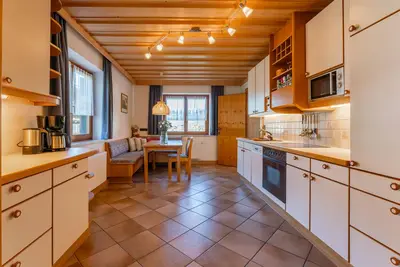 Image de grande maison pour un riche sentiment de vacances