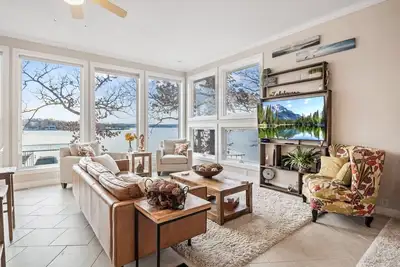 Image de Lookout Lodge - Private Dock, Firepit, Smoker & More!