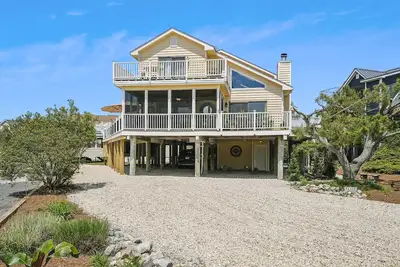 Image de Activities included up to $300 Free Per Week! ! New Listing 2023! Seasonal Rental Available Memorial Day Through Labor Day: $37, 500 Plus Utilites And Security Deposit. Beautiful tranquility with partial water and wetland views