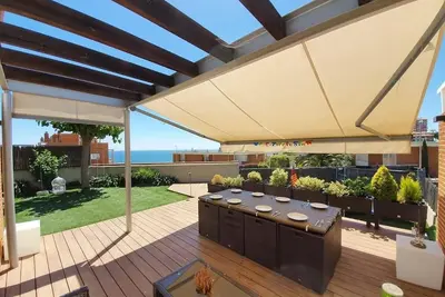 Image de Villa \"Beach Barcelona\" avec vue sur mer, piscine et Wi-Fi.