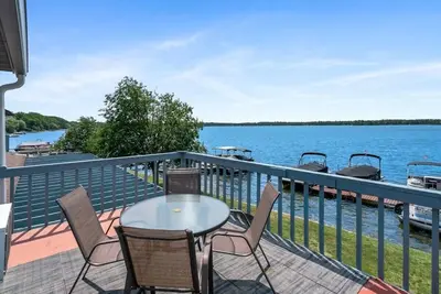 Image de Spacious multi-level suite with Fife lake views