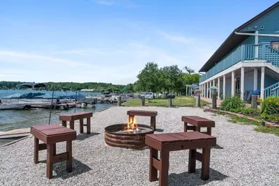Image de Fire pit, beach access, yard games, and more
