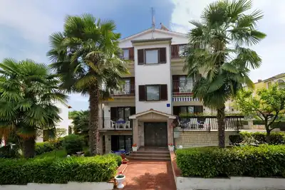 Image de Beautiful spacious apartment (No. 5) with 2 bedrooms 300m from the beach