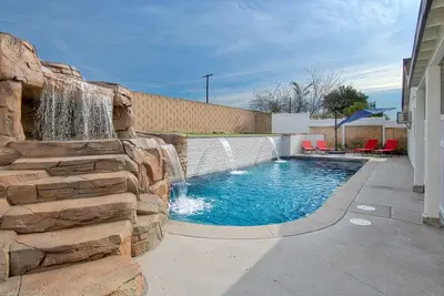 Funtierland + California Vibes + Pool, Rockslide and Spa + Game room
