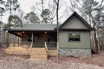 Image de Creekside forest hideaway with hot tub near Atv trails