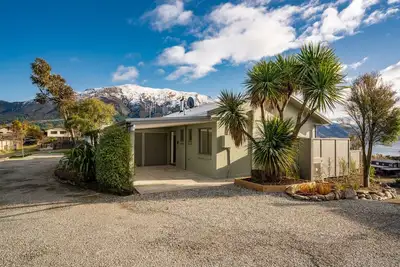 Image de Privacy with spectacular lake view. All new duplex apartment 5min walk to beach.