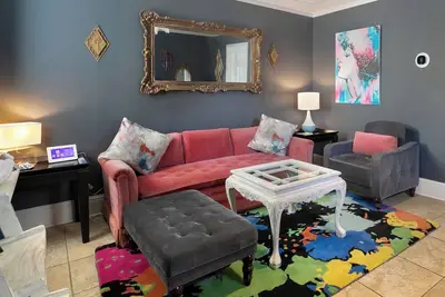 Image de Charming Creole cottage safe, parking, privacy, fenced family friend or groups,