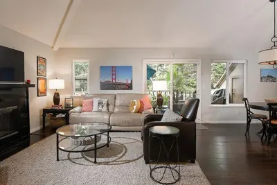 Image de Cozy condo near downtown Campbell - like a birdhouse!