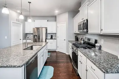 Image de Modern home in one of Huntersville's best Work-Live-Play communities.