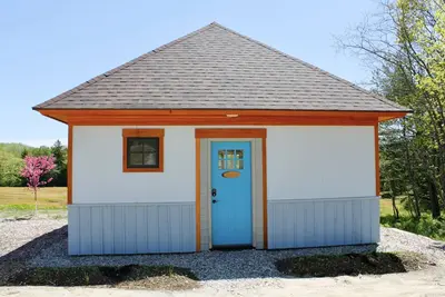 Image de Trillium Cottage–Handcrafted, brand-new cottage in Blue Hill
