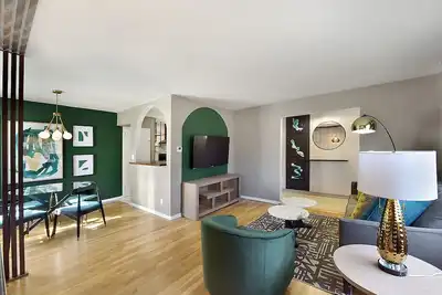 Image de Newly Renovated, modern, cozy home -15 mins away from the airport