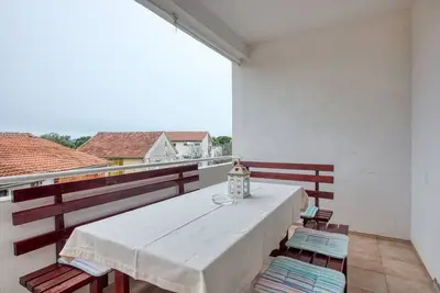 Image de Appartement de deux chambres avec la terrasse Pirovac, Sibenik (A-15320-d)