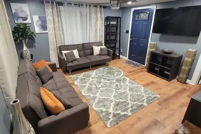 Image de Spacious Staycation Queen Beds House & Outside Vacation Deck. . .