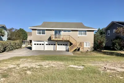 Image de 3 bedroom in Nags Head. Great views. Boat ramp & dock. Hot Tub!