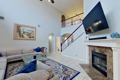Image de Large home with modern amenities and interesting style<br>Includes a infrared sauna
