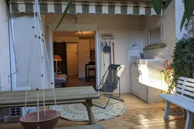 Image de Studio climatisé calme avec grand espace extérieur, parking gratuit, proche mer